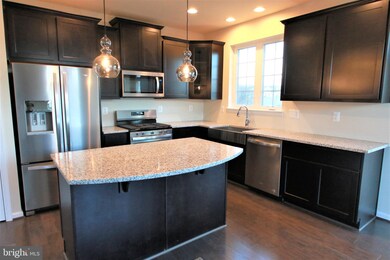 20218 Capital Ln, Hagerstown, MD 21742 - photo 2