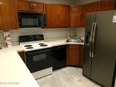 137 Amberly Dr unit E, Manalapan, NJ 07726 - photo 5