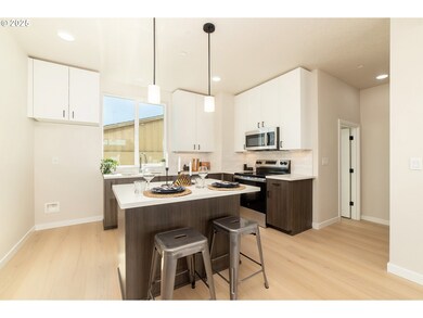 1661 SE Sherrett St, Portland, OR 97202 - photo 5