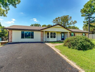 211 Byng Dr, Ada, OK 74820 - photo 3