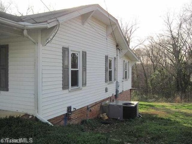 302 Cherokee St, Asheboro, NC 27203 - photo 2