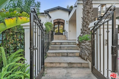9572 Stuart Ln, Beverly Hills, CA 90210 - photo 4