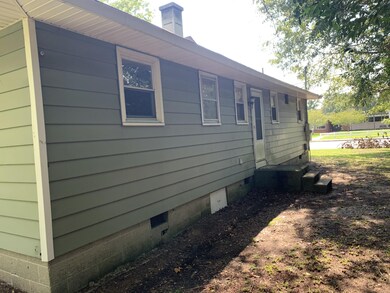 616 Henderson Dr, Jacksonville, NC 28540 - photo 2