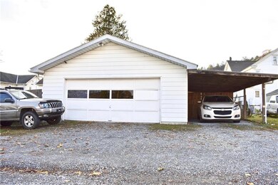 Detached garage w/ carport
