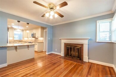 Den / Dining Room opens to Kitchen