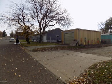 2 garages
