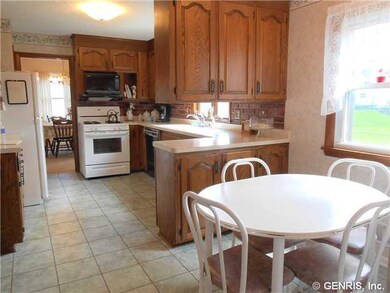 Kitchen Enjoy cooking & baking in this bright eat-