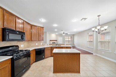 962 Jennifer St, Alvin, TX 77511 - photo 5