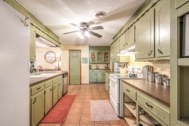 4 Woodland Rd, Sapulpa, OK 74066.