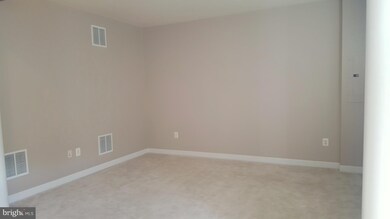 747 Collington Ct, Woodbridge, VA 22191 - photo 3