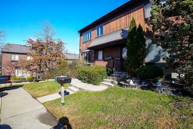 31 Hemlock Ct unit 156, Staten Island, NY 10309 - photo 2