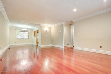 006_Family Room