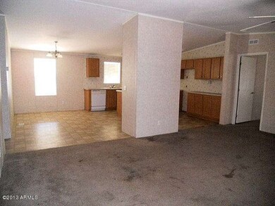 023-271910 - family room & kitchen