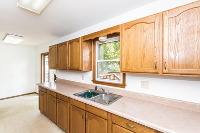 907 S 19th St, Grand Forks, ND 58201 - photo 5