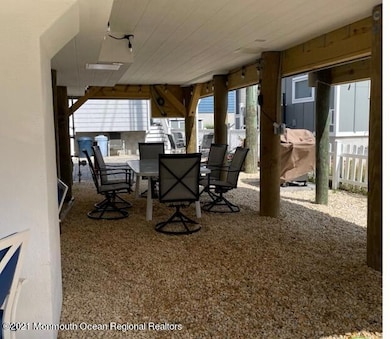 21west_tide_way_patio2