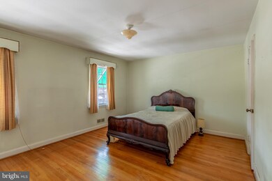 572 Lucia Ave, Baltimore, MD 21229 - photo 6