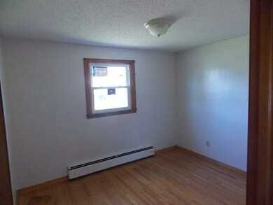 146 Laconia St, Ludlow, MA 01056 - photo 6