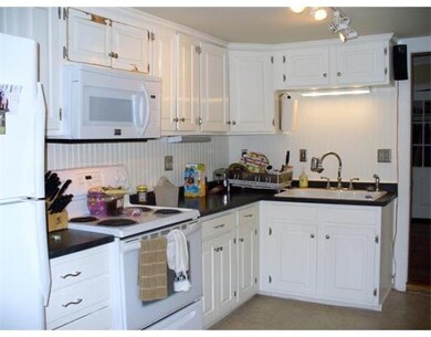 54 Temple St, Newburyport, MA 01950 - photo 3