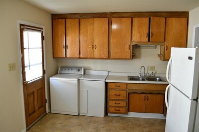 213 S 4th Ave, Beech Grove, IN 46107 - photo 3