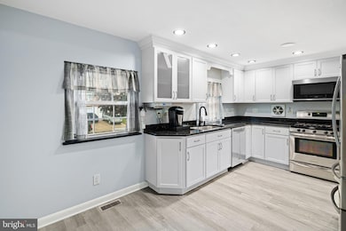 10908 Templeton Dr, Philadelphia, PA 19154 - photo 2