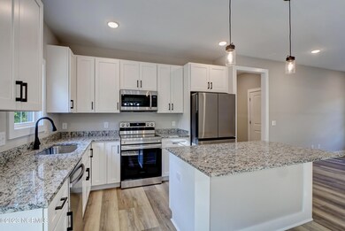 110 S Lloyd St, Burgaw, NC 28425 - photo 7