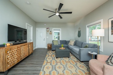 2317 Des Moines St, Des Moines, IA 50317 - photo 3