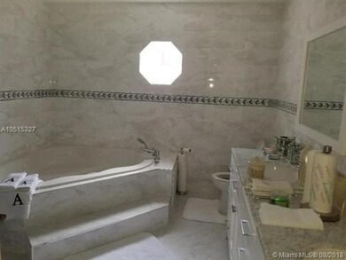 Master Bath (Jacuzzi)