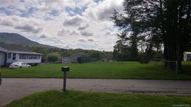 29 W Chapel Cir, Asheville, NC 28803 - photo 2