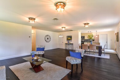006_Living Room
