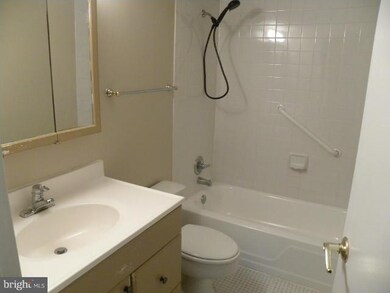 9745 Kings Crown Ct unit 2, Fairfax, VA 22031 - photo 4