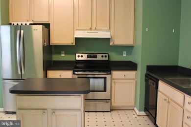 21223 Owls Nest Cir, Germantown, MD 20876 - photo 3