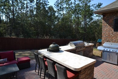 638 Red Fern Rd 04 Outdoor Kitchen