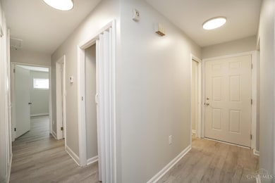 8772 Balboa Dr, Cincinnati, OH 45231 - photo 5