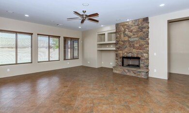 1920 E Latona Rd-large-005-19-Main Livin