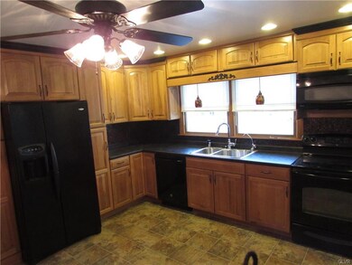 205 Kendon Dr, Easton, PA 18045 - photo 5