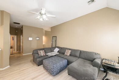 1604 S Narcissus Place, Broken Arrow, OK 74012 - photo 5