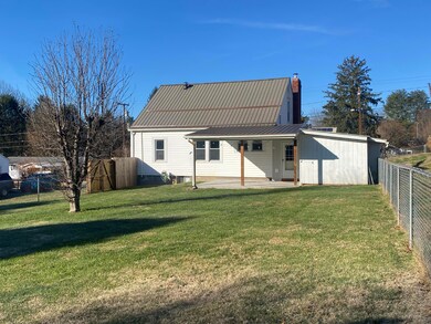 262 Clay St, Alderson, WV 24910 - photo 7