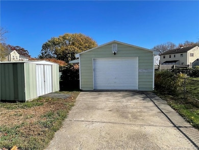 213 Larkin Ct, Stratford, CT 06615 - photo 4