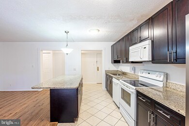 2257 Castle Rock Square unit 2B, Reston, VA 20191 - photo 7