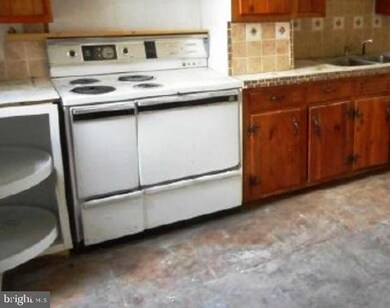 368 W Queen St, Chambersburg, PA 17201 - photo 2