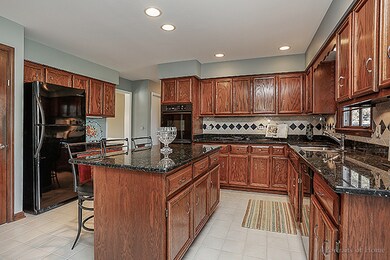 369 Bluegrass Dr, Wheaton, IL 60189 - photo 7