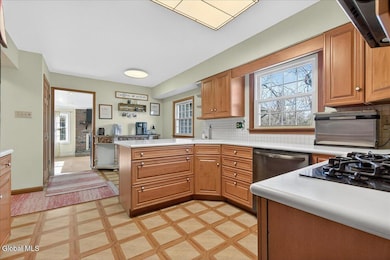 39 University St, Selkirk, NY 12158 - photo 4