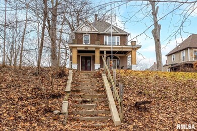 532 W 8th St, Davenport, IA 52803 - photo 2