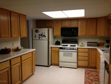 lobo 3_whole kitchen