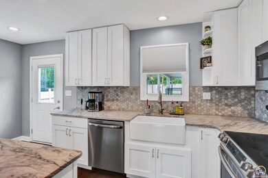 828 SW Wayne Ave, Topeka, KS 66606 - photo 7