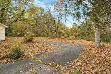 View of driveway & yard