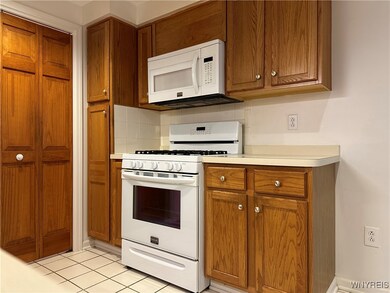 Gas Range and Buillt in Microwave