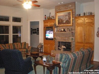 8745 Phoenix Ave, Universal City, TX 78148 - photo 4