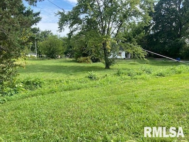 802 Joplin St, Benton, IL 62812 - photo 3