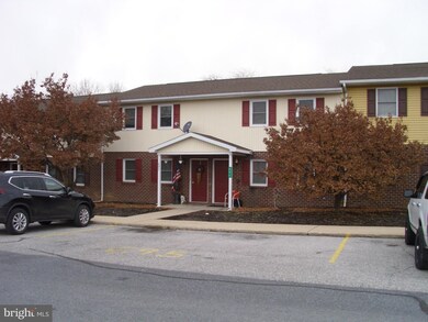 691 Center Dr unit 701, Chambersburg, PA 17202 - photo 2